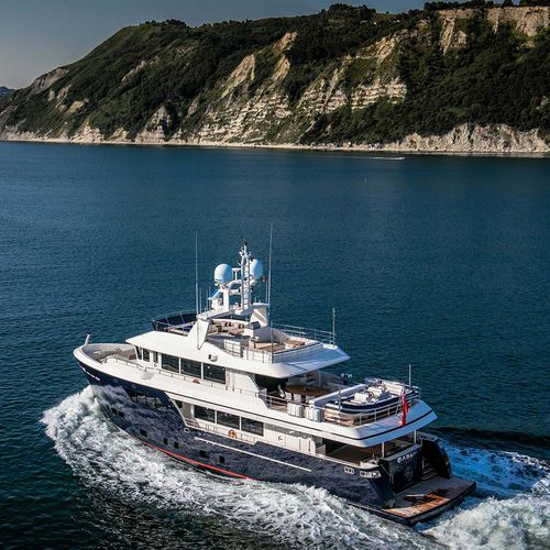 Superyacht für Kreuzfahrten - BABBO - Cantiere Delle Marche - Raised Pilothouse / 5 Kabinen