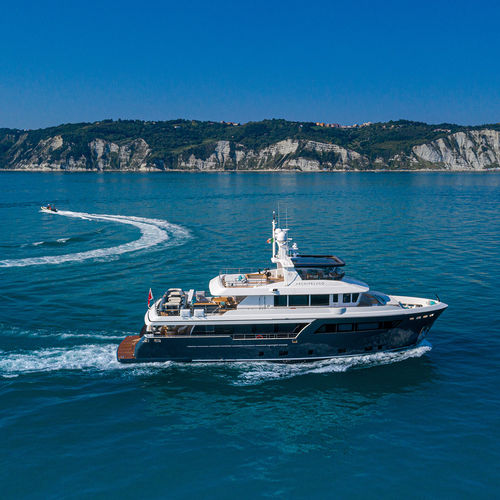Superyacht für Kreuzfahrten - DARWIN CLASS - Cantiere Delle Marche - mit Steuerhaus / 5 Kabinen / 4 Kabinen