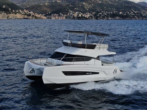 Express-Cruiser / Katamaran - 38 FLY  - AVENTURA YACHTS - Innenborder / Diesel / elektrisch