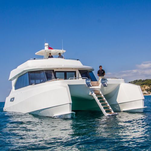 Katamaran-Motoryacht - 2400 - 2100  - ARESA SHIPYARD - für Kreuzfahrten / Flybridge / hybrid
