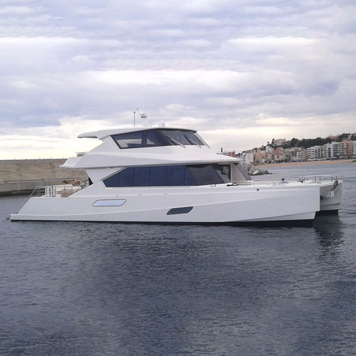 Katamaran-Motoryacht - 3000 - 2500 VIP CAT WHITELINE - ARESA SHIPYARD - für Kreuzfahrten / Flybridge / mit Steuerhaus