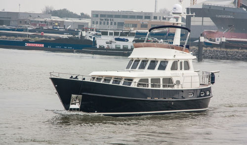 Motoryacht für Kreuzfahrten - 1760  - De Alm  - für Flussschifffahrt / Flybridge