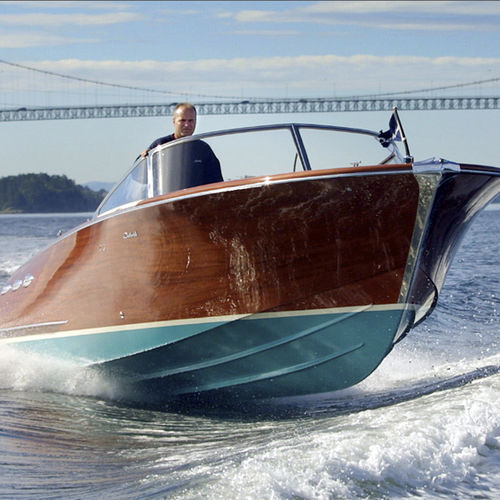 Klassisch-Runabout - 30 - Dolvik  - Innenborder / zweimotorig / mit Doppelkonsole