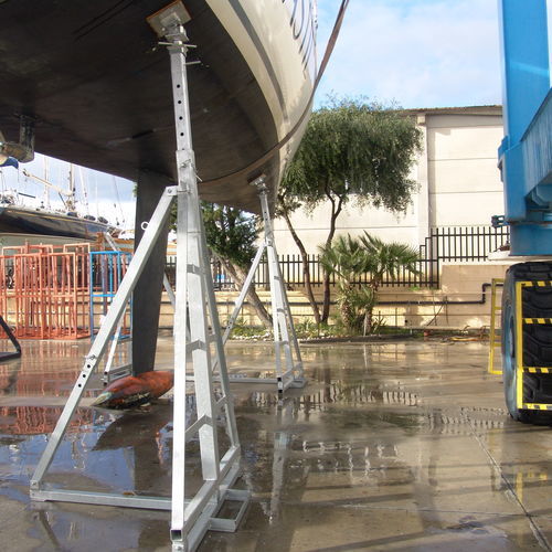 Motorboot-Bootsgestell - CIR Ton.12 o Ton.15 o Ton.20 o Ton.30 o Ton.50 h. 12/18 - Naval Tecno Sud - für Segelboot / verstellbar