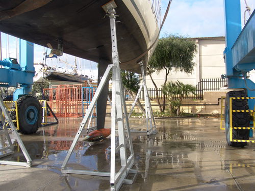 Motorboot-Bootsgestell - CIR Ton.12 o Ton.15 o Ton.20 o Ton.30 o Ton.50 h. 14/22 - Naval Tecno Sud - für Segelboot / verstellbare Neigung