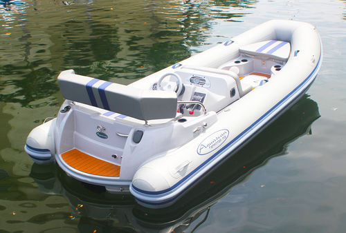 Jetantriebs-Schlauchboot - Sprinter F13 - Aquascan Inc - halbstarr / mit Mittelkonsole / max. 5 Personen