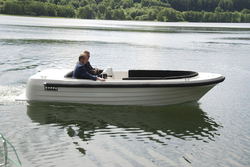 Innenborder-Runabout - Admiral 535 Retro - Admiral Boats S.A. - elektrisch / mit Doppelkonsole / max. 6 Personen