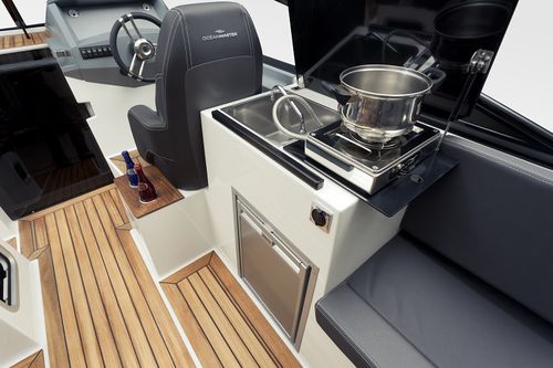 Cabin-Cruiser / Innenborder - 720 - Admiral Boats S.A. - Open / max. 8 Personen / Sonnendeck