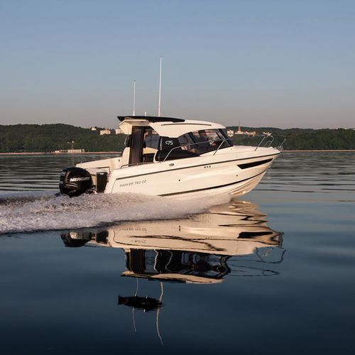 Cabin-Cruiser / Außenborder - 750  - Parker Poland - Hardtop / mit geschlossenem Cockpit / max. 7 Personen