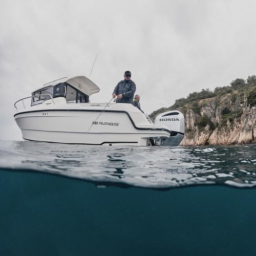 Angelboot für Tagesfahrten / Außenborder - 700 Pilothouse - Parker Poland - mit Steuerhaus / max. 8 Personen / max. 5 Personen