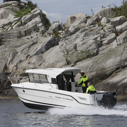 Cabin-Cruiser / Außenborder - 770 Weekend - Parker Poland - mit Steuerhaus / Sportfischer / max. 7 Personen