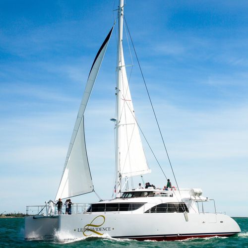 Katamaran-Segelyacht - LE PROVIDENCE II  - MARTINEZ CONSTRUCTIONS NAVALES - Flybridge / Bugspriet