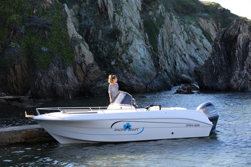 Außenborder-Konsolenboot - 625 - Pacific Craft - mit Mittelkonsole / max. 7 Personen / Sonnendeck