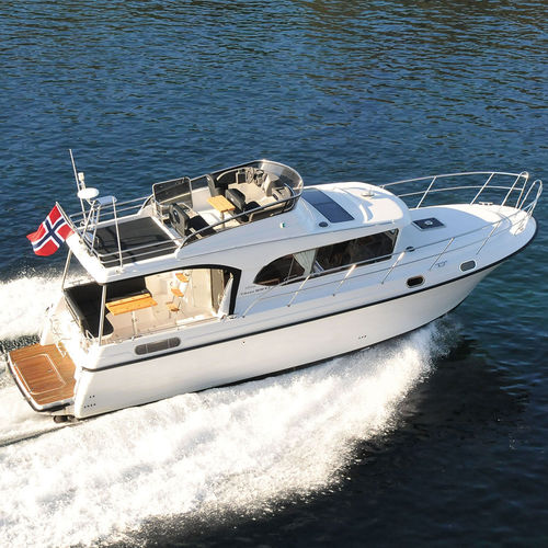 Express-Cruiser / Innenborder - 1030 Sunbridge - Viknes - Halbgleiter / Flybridge / max. 8 Personen