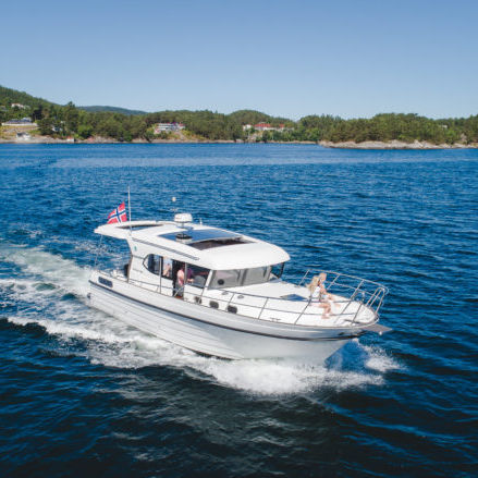 Express-Cruiser / Innenborder - 1080 Panorama - Viknes - Diesel / Halbgleiter / mit Steuerhaus