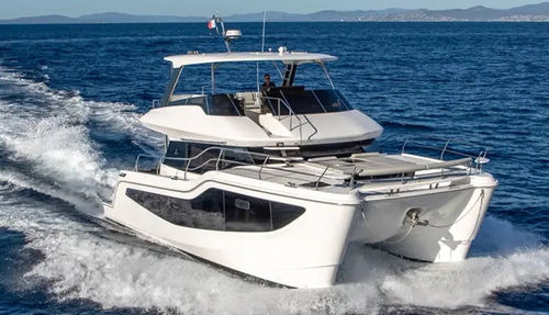 Express-Cruiser / Katamaran - 46 - AQUILA POWER CATAMARANS - Innenborder / zweimotorig / Flybridge
