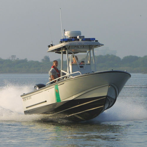 Patrouillenboot Berufsschiff - 250 JUSTICE - Brunswick Commercial and Government Products - Außenborder