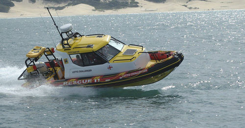 Außenborder-Schlauchboot - Fluid Watercraft - halbstarr / mit geschlossenem Cockpit / mit Kabine