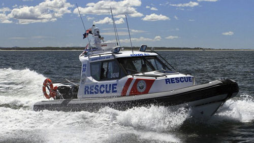 Außenborder-Schlauchboot - Fluid Watercraft - zweimotorig / halbstarr / mit geschlossenem Cockpit