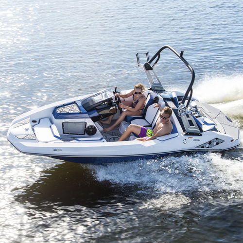 Innenborder-Runabout - 165 ID - Scarab/Rec Boat Holdings - Bowrider / max. 5 Personen / Sonnendeck