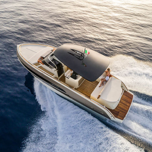 Express-Cruiser / Innenborder - GT320 - Invictus Yacht - Open / mit Mittelkonsole / max. 12 Personen