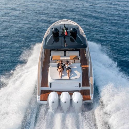 Express-Cruiser / Außenborder - TT420S - Invictus Yacht - dreimotorig / Softtop / Charter