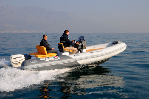 Außenborder-Schlauchboot - MV 18 TECHNOLOGY - MVMARINE SRL  - halbstarr / mit Mittelkonsole / Open