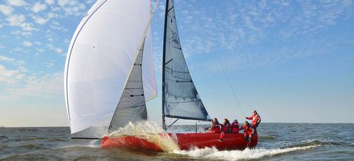 Regatta-Kielboot-Segelboot - 31R - Fareast Boats - One-Design / Carbon / Bugspriet