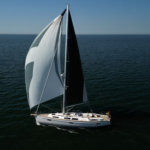 Segelboot für Kreuzfahrten - 47  - Saare Yachts OÜ - 2 Kabinen / mit Mittelcockpit / Bugspriet