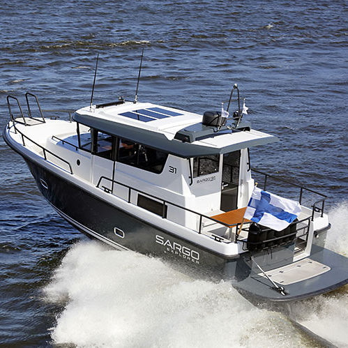 Express-Cruiser / Innenborder - 31 Aft Door - SARGO BOATS / Sarins Batar Oy Ab - zweimotorig / Hardtop / 2 Kabinen