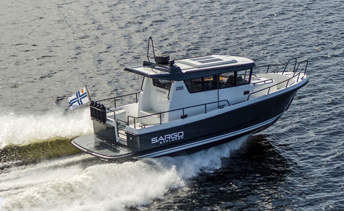 Cabin-Cruiser / Innenborder - 28  - SARGO BOATS / Sarins Batar Oy Ab - mit Steuerhaus / 2 Kabinen / Explorer