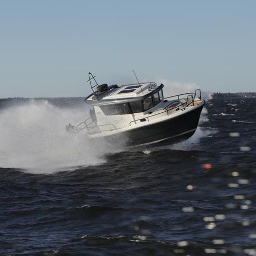 Cabin-Cruiser / Innenborder - 25  - SARGO BOATS / Sarins Batar Oy Ab - Hardtop / 2 Kabinen / 4 Kojen