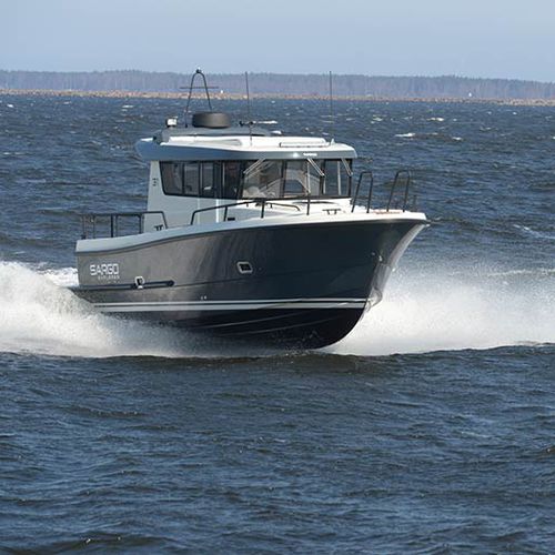 Express-Cruiser / Innenborder - 31  - SARGO BOATS / Sarins Batar Oy Ab - zweimotorig / Hardtop / 2 Kabinen