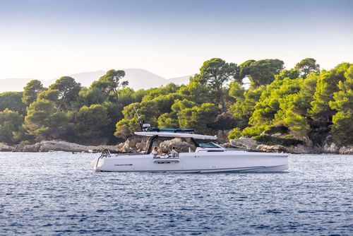 Express-Cruiser / Außenborder - Axopar 45 Sun Top - Axopar Boats Oy - zweimotorig / dreimotorig / Softtop