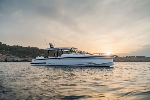 Express-Cruiser / Außenborder - 38 Sun Top - Axopar Boats Oy - zweimotorig / Softtop / mit Kabine