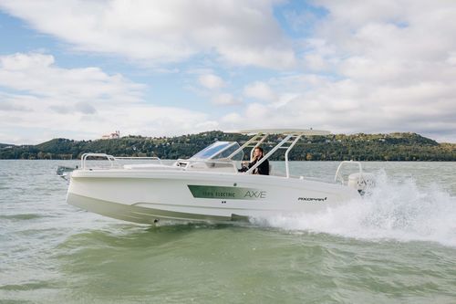 Außenborder-Konsolenboot - AX/E 25 - Axopar Boats Oy - elektrisch / mit Mittelkonsole / Hochleistung