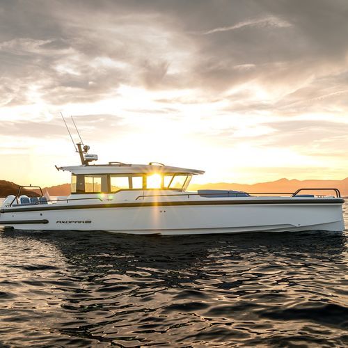 Express-Cruiser / Außenborder - 37 XC Cross - Axopar Boats Oy - zweimotorig / mit Steuerhaus / Sportfischer