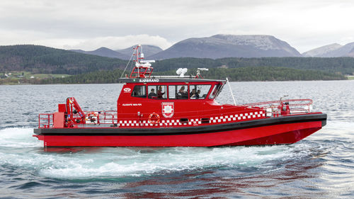 Rettungsboot - ALUSAFE 1800 FIFI - Maritime Partner AS - Feuerlöschboot / Inboard-Hydrojet / Carbon
