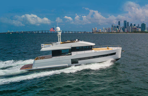 Motoryacht für Kreuzfahrten - 620 - Sundeck Yachts AG - Flybridge / 3 Kabinen / 4 Kabinen