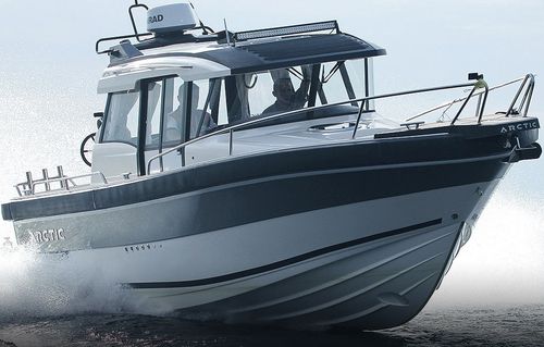 Cabin-Cruiser / Innenborder - COMMUTER 25 - ARCTIC Boats - zweimotorig / Hardtop / für Angelsport