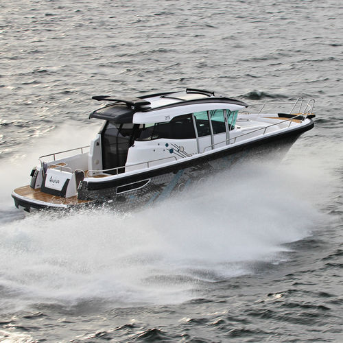 Express-Cruiser / Innenborder - COMMUTER 35 - ARCTIC Boats - Diesel / zweimotorig / mit Steuerhaus