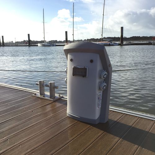Säule mit integrierter Beleuchtung - ORION - GAPE - Stromversorgung / Wasserversorgung / für Steg