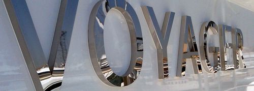 Yachtbeschriftung - APPLELEC YACHT SIGNS - polierter Edelstahl / LED / 3D