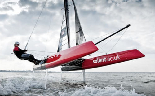 Sportkatamaran mit Foil - WHISPER - White Formula UK - Zweihand / mit Doppeltrapez / asymmetrischer Spinnaker