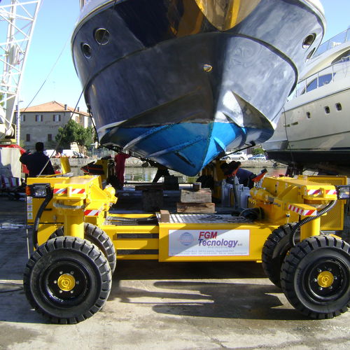 Anhänger für Materialumschlag - 90° steering - fgm tecnology - für das Zuwasserlassen / für Boot / hydraulisch
