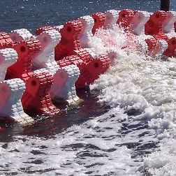 Schwimmender Wellenbrecher - Hydrofun LTD