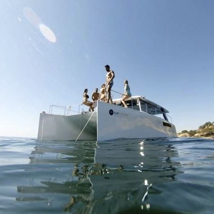 Tourismusboot Berufsschiff - Cat 12.0 Lounge - SUN CONCEPT - Mehrrümpfer / elektrisch / glasfaserverstärkter Verbundstoff