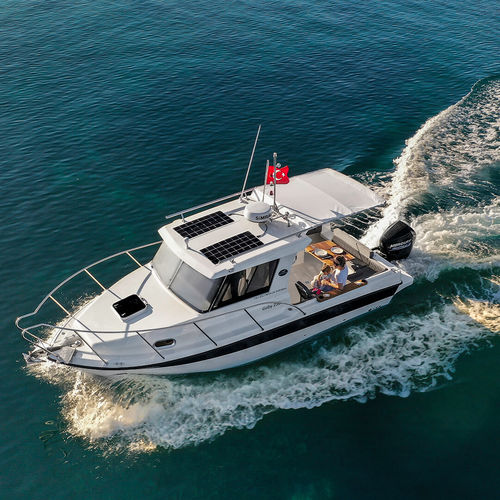 Cabin-Cruiser / Innenborder - GOBY 230 - MERCAN YACHTING - mit geschlossenem Cockpit / Glasfaser / max. 6 Personen