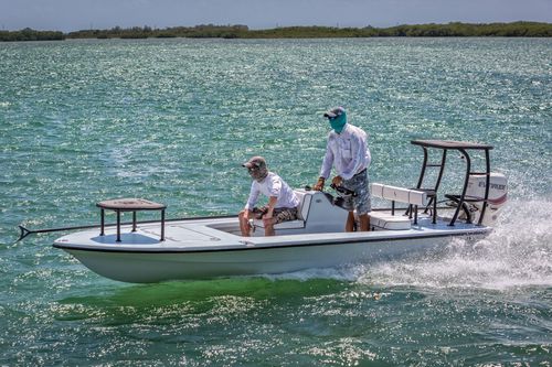Flat-Boat / Außenborder - Elite - Beavertail Skiffs - mit Mittelkonsole / Open / Sportfischer