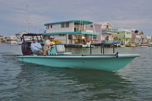 Flat-Boat / Außenborder - Air - Beavertail Skiffs - mit Mittelkonsole / Open / Sportfischer